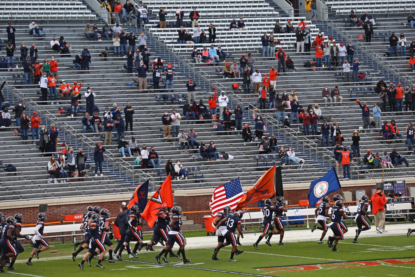111420-cdp-sports-uvafootball368.JPG